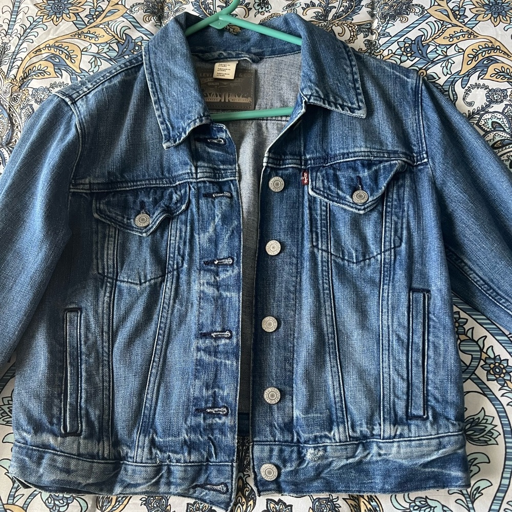 cute Levi’s denim jacket